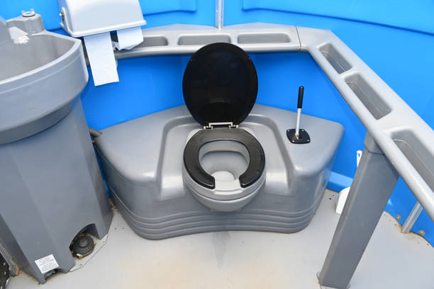 Best Portable restroom trailer rental  in Blanchester, OH